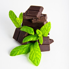 Dark Chocolate pieces with mint herb