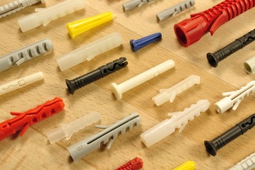 Diverse Dübel