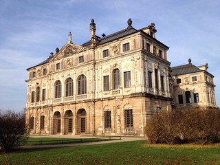 Fototapeta na wymiar Palais im Großen Garten in Dresden