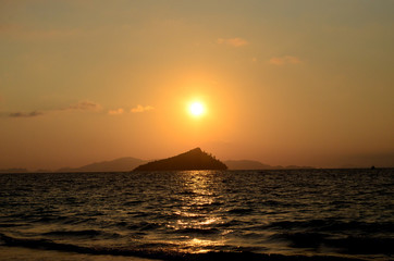 Fototapeta na wymiar view on sunrise in sea