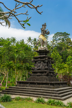 Bali statue at Turta Emphul temple