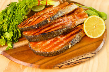 Salmon fillet with lime cooked on a grill