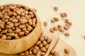 Raw peanuts