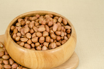 Raw peanuts