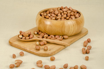 Raw peanuts