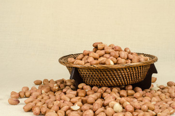 Raw peanuts