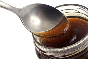 La cuillère dans le pot de miel