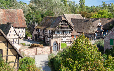 Fototapeta na wymiar Maisons anciennes alsaciennes à Ungersheim, Alsace