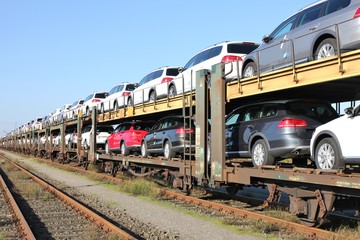 Neuwagen auf Autozug