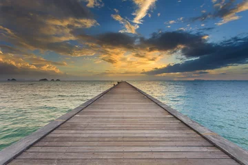 Photo sur Plexiglas Jetée Wood bridge to the sea at sunset beach in Koh Samui, Thailand
