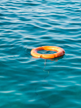 Rettungring im Meer