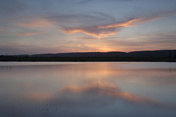 Fototapeta na wymiar Sunset views across Duralia Lake, Penrith