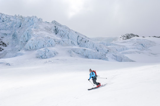 spektakuläre Abfahrt zwischen Gletscherspalten