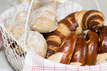Gebäck - Brezeln und Brötchen