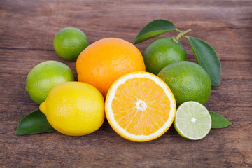 Fototapeta na wymiar Mix of fresh citrus fruitst on wooden