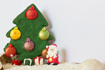 Weihnachtsmann und Weihnachtsbaum aus Lebkuchen