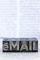 E-Mail in Bleibuchstaben geschrieben