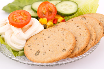 Snack with vegetables and crackers