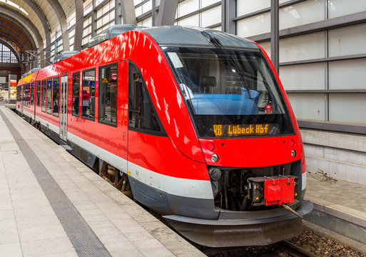 Fototapeta A diesel suburban train in Kiel Central Station - Germany