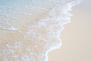 沖縄の海・砂浜の波