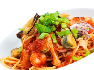 Pasta with shrimps, herbs and mashrooms
