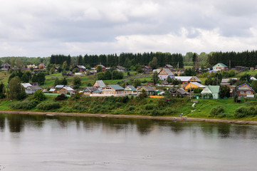 Fototapeta na wymiar Small russian village on Sukhona river