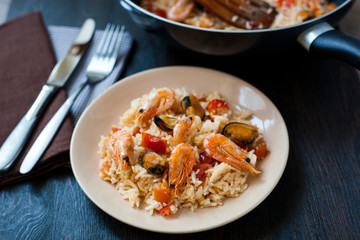 stir fried rice noodles with prawns and mussels