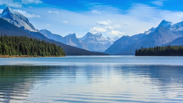Maligne Lake in Jasper natioanal park, Alberta, Canada