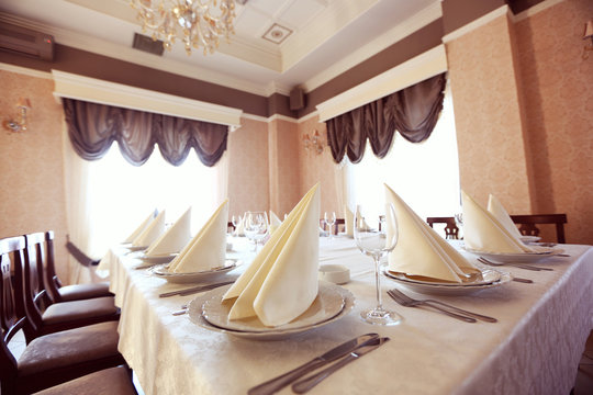 restaurant Wedding table  yellow room