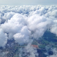 Über den Wolken fliegen