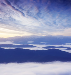 Obraz na płótnie Canvas Morning mist in mountains
