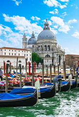 Fototapeta na wymiar Canal Grande and Basilica di Santa Maria della Salute, Venice
