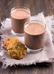 Chocolate milk with diet oatmeal cookies