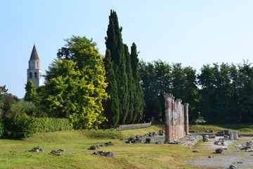 Fototapeta na wymiar Aquileia - Foro Romano e Basilica