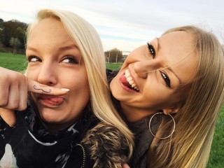 Beste Freundinnen zusammen