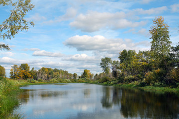Fototapeta na wymiar Autumn on the River
