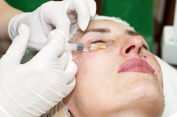 Cosmetic treatment with injection in a clinic