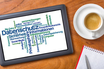 Tablet auf Schreibtisch - Datenschutz