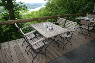 Tisch am Baldeneysee