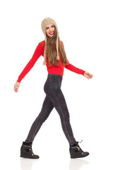 Obraz premium Smiling girl walking in winter hat