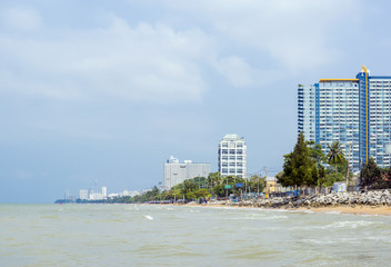 Fototapeta premium Morska plaża tropikalnego miasta