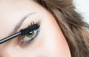 Naklejka premium Applicare mascara, make-up