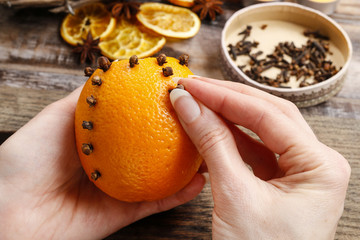 How to make orange pomander ball with candle - tutorial