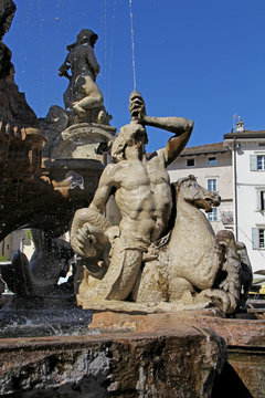 tritone, fontana del Nettuno, Trento