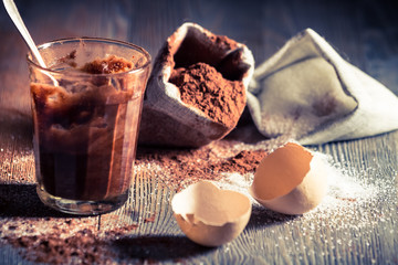 Quick dessert composed of egg and sugar