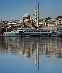 Obraz premium Yeni Camii- New Mosque in Istanbul-Eminonu-Reflections