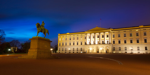 Fototapeta na wymiar Royal Palace with Statue of King Karl Johan in Oslo, Norway.