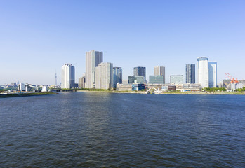 Fototapeta premium 晴海大橋より 再開発が進む湾岸エリアを望む