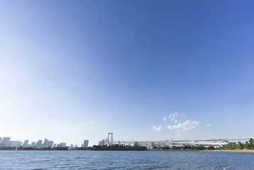 お台場海浜公園から望むレンボーブリッジと東京都心全景