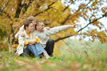 Fototapeta premium Family in autumn park